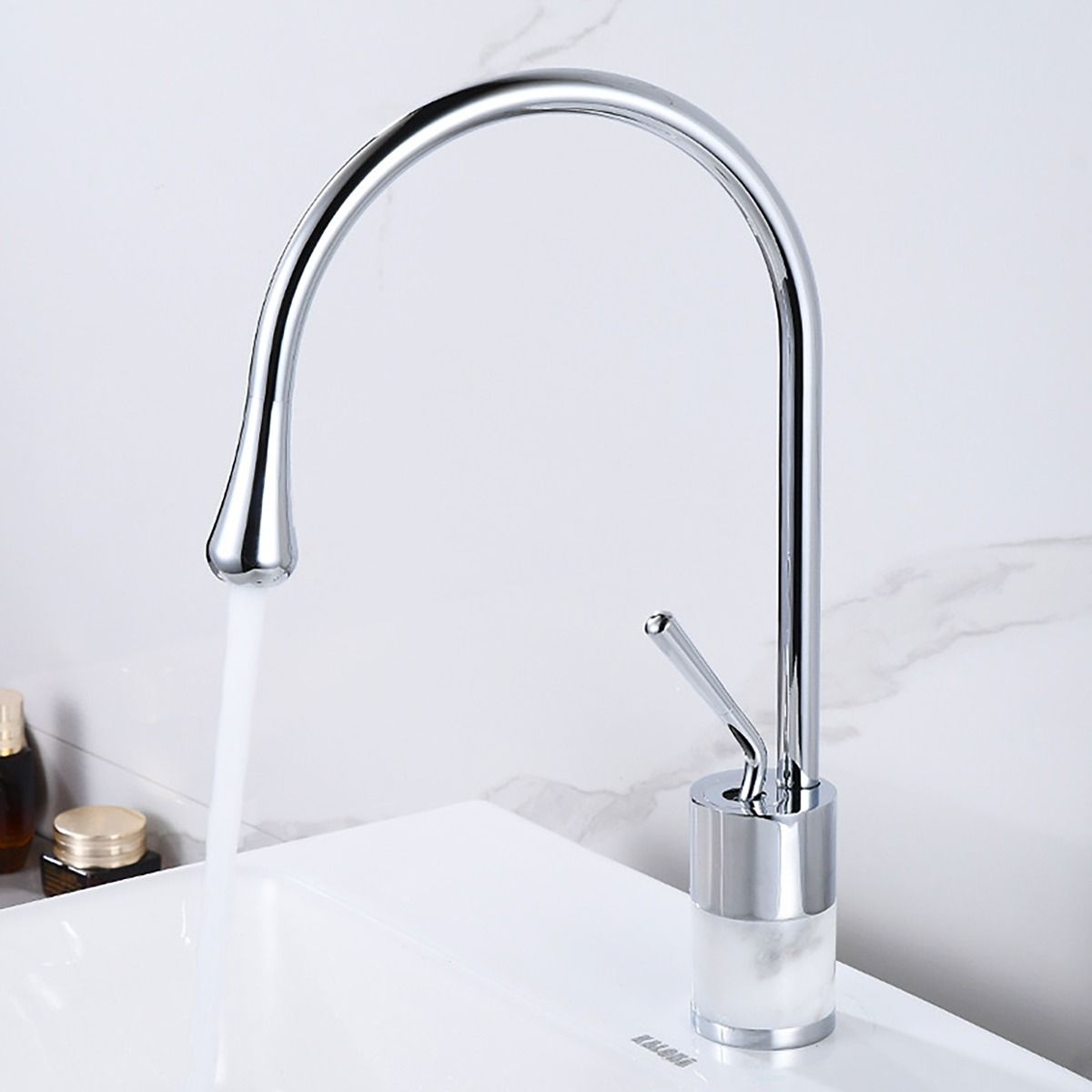 Medium Body Silver Bathroom Basin Faucet With Marble